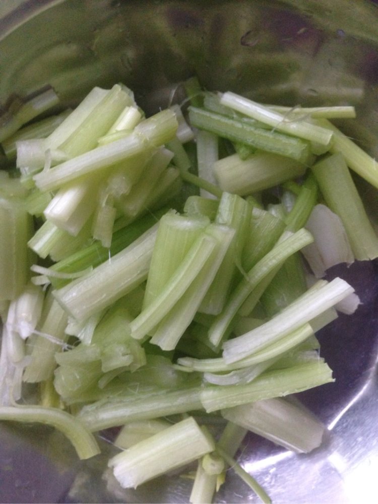 芹菜土豆丝步骤2