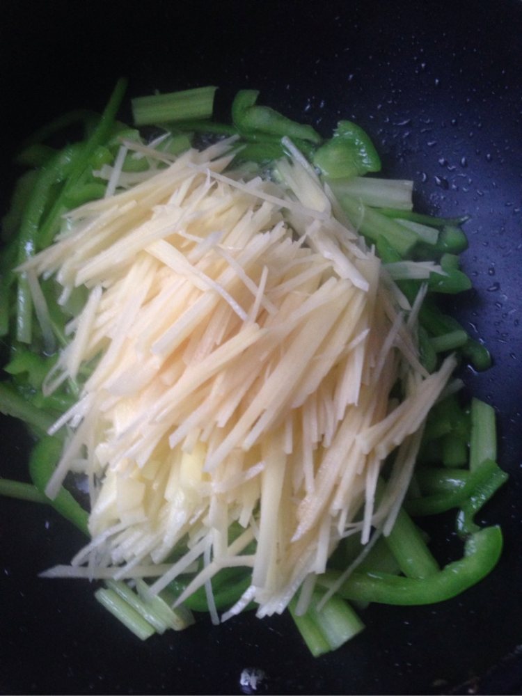 芹菜土豆丝步骤6