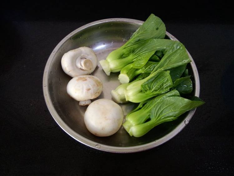 蘑菇炒菜心步骤1