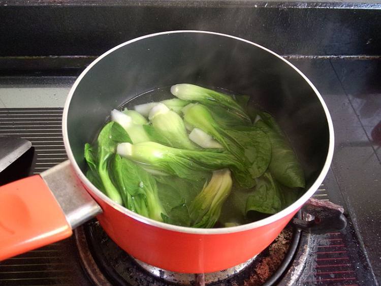 蘑菇炒菜心步骤3