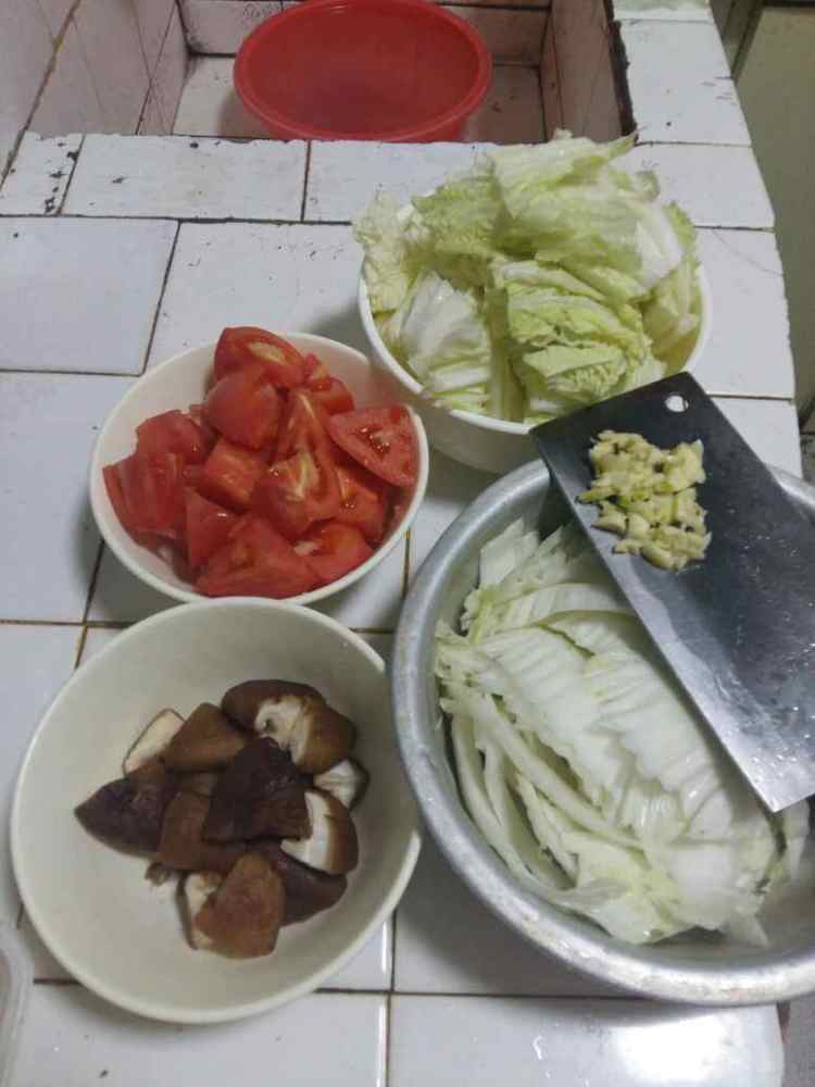 西红柿炒大白菜步骤2