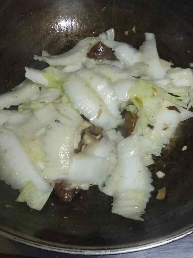 西红柿炒大白菜步骤5