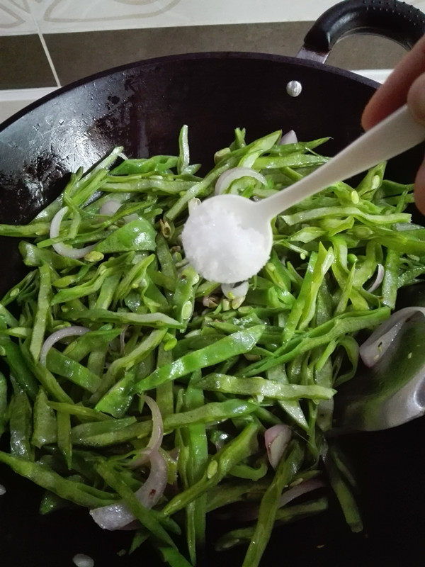 酱香扁豆丝步骤4