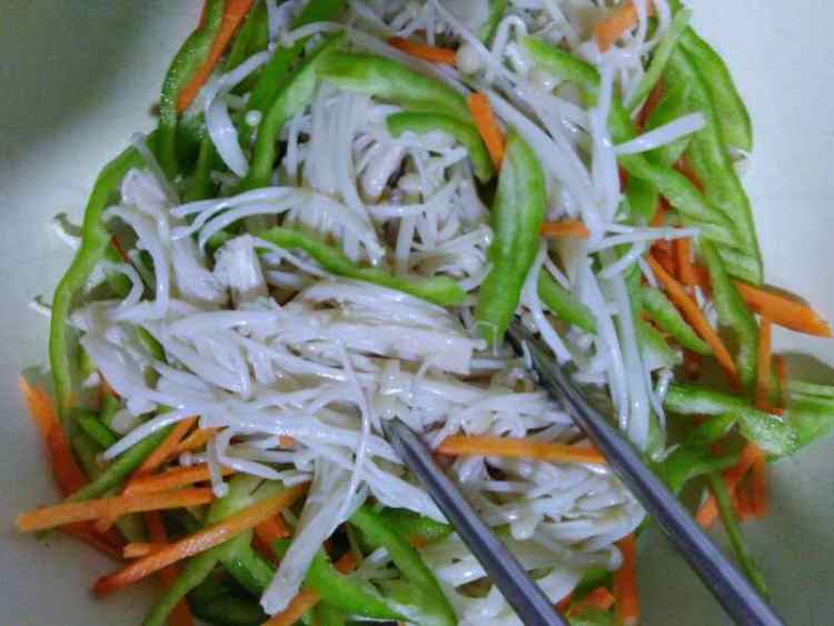 香辣金针菇步骤4