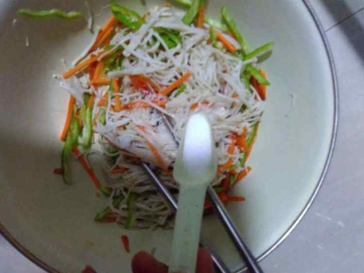 香辣金针菇步骤5