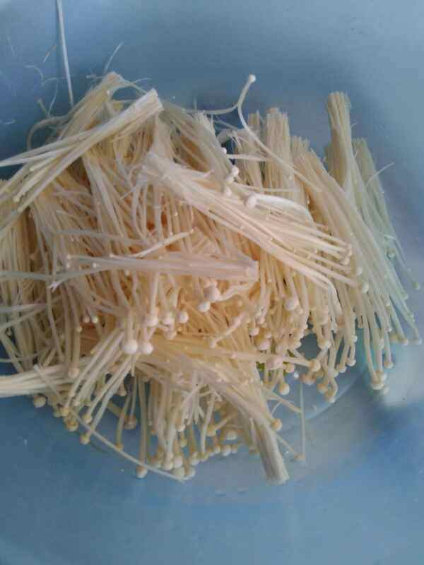 香辣金针菇步骤1