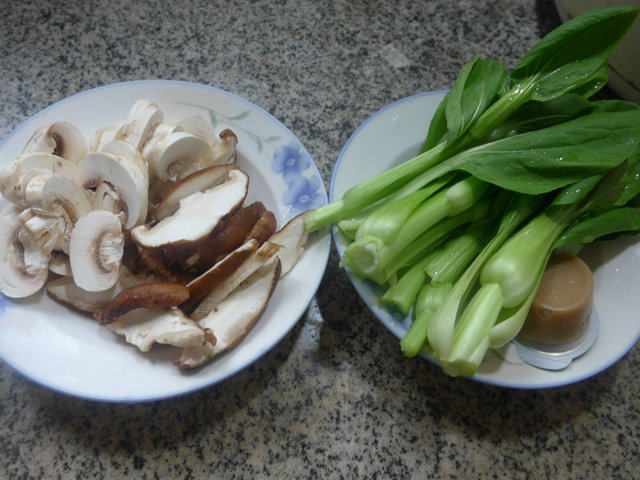 浓汤宝双菇菜芯步骤1