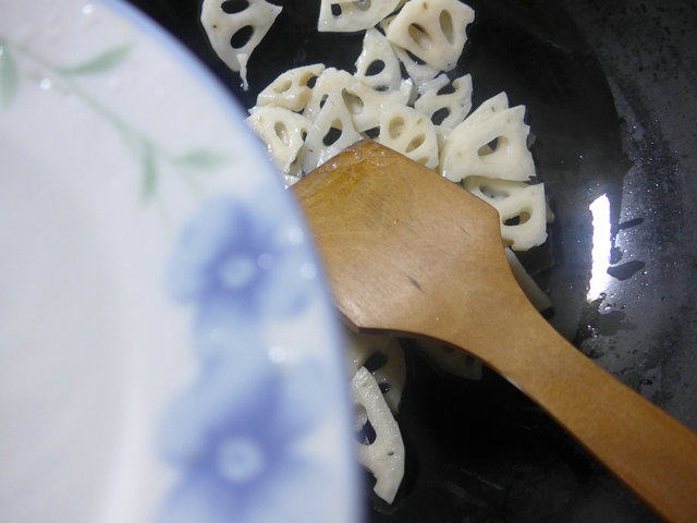 雪菜炒莲藕步骤3