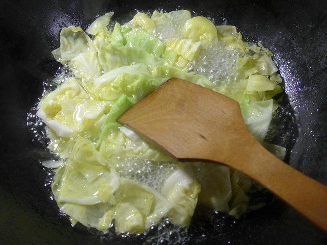咖喱蘑菇圆白菜步骤3