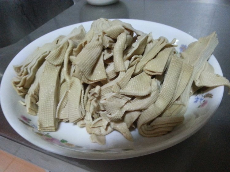 尖椒炒豆腐皮步骤1