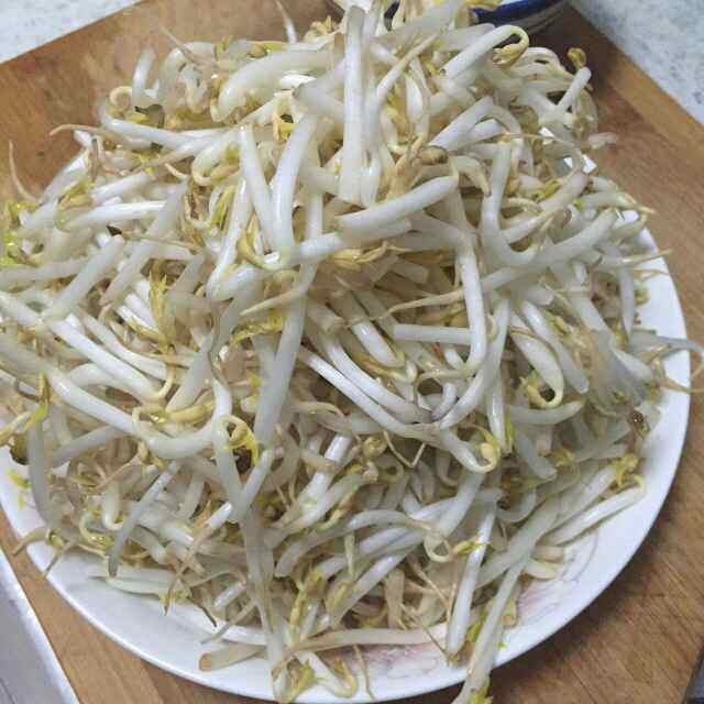豆芽炒蒜苗步骤1
