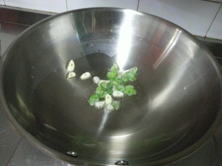 炒花菜步骤2