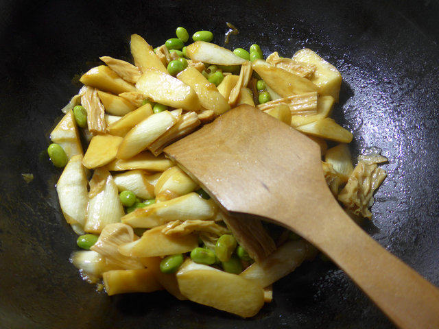 毛豆腐竹烧茭白步骤10