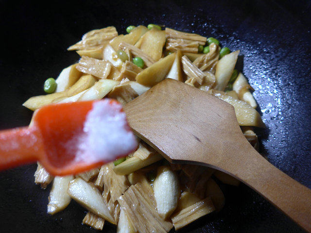 毛豆腐竹烧茭白步骤9