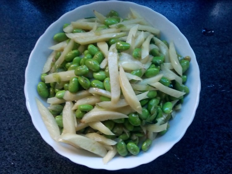 毛豆炒茭白步骤8