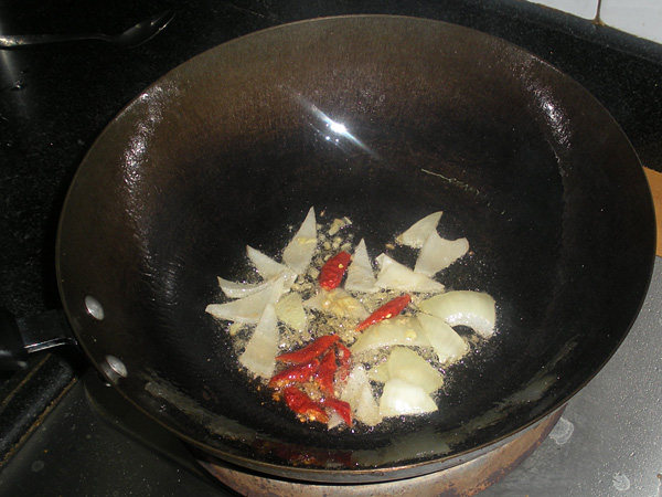 炝炒白菜豆制品步骤5