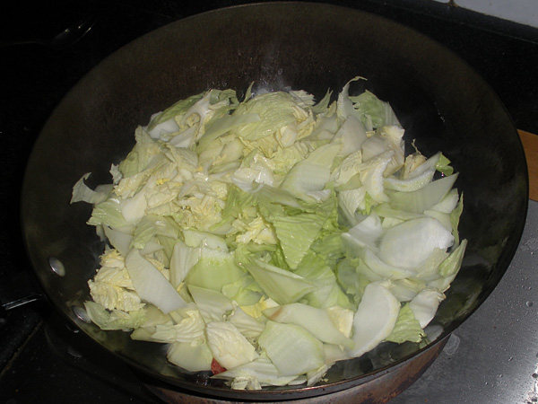 炝炒白菜豆制品步骤6