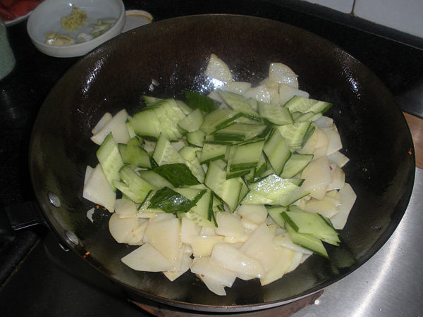 炝炒土豆黄瓜片步骤9