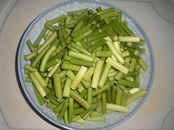 西红柿炒蒜台步骤3