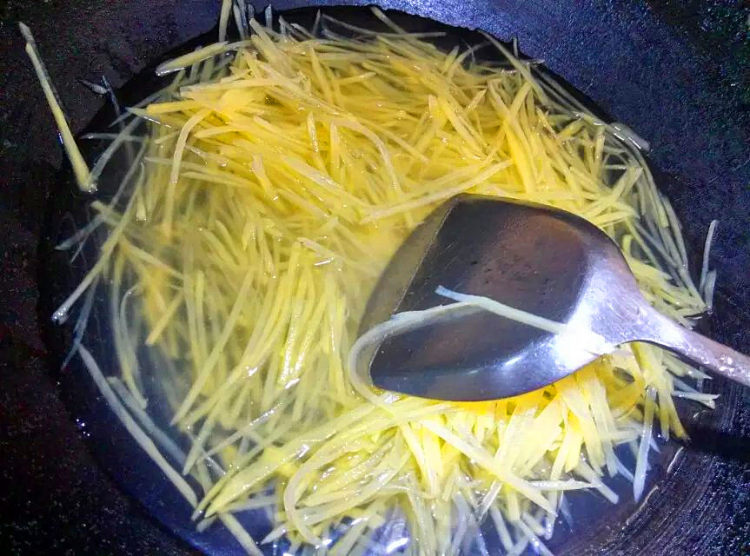 三丝土豆步骤2
