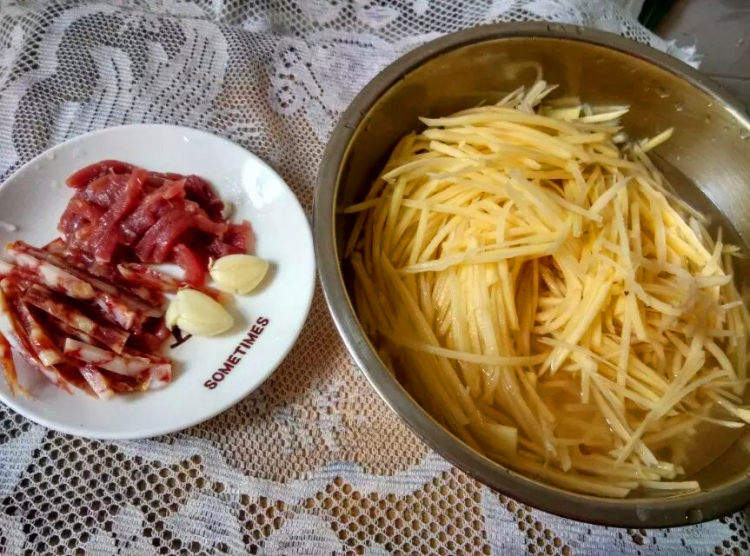 三丝土豆步骤1