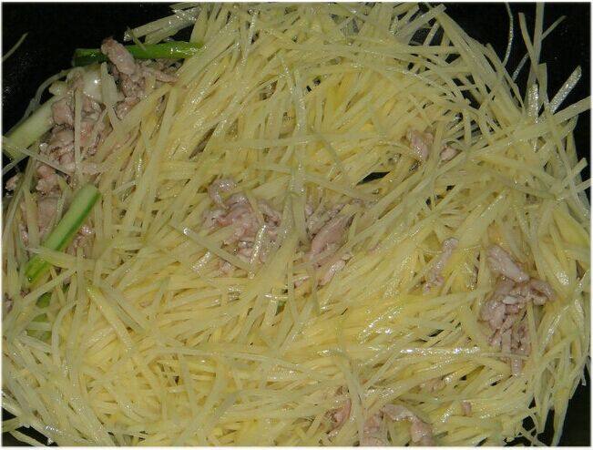 土豆丝炒肉步骤7