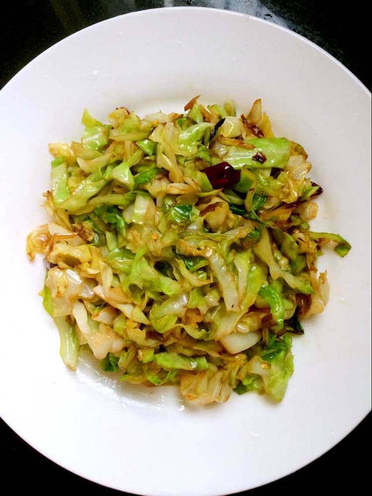 家常辣炒圆白菜步骤6
