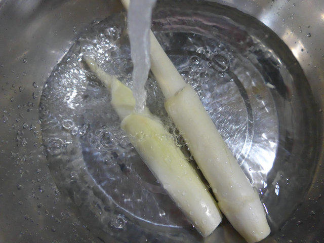 梅豆炒茭白步骤2