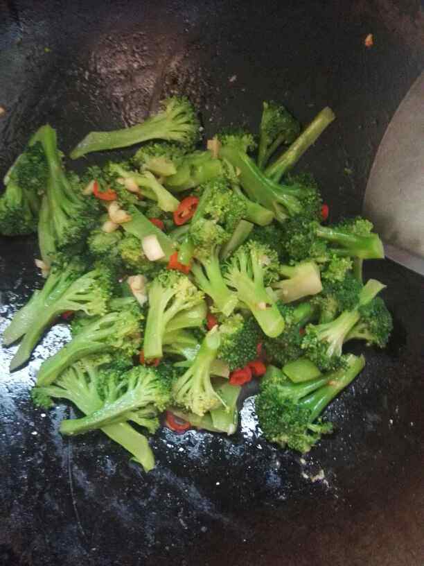 素炒西兰花步骤5