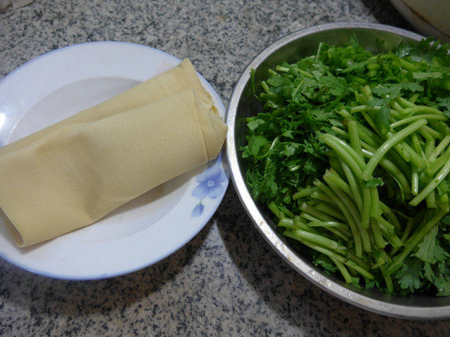 千张炒茼蒿步骤1