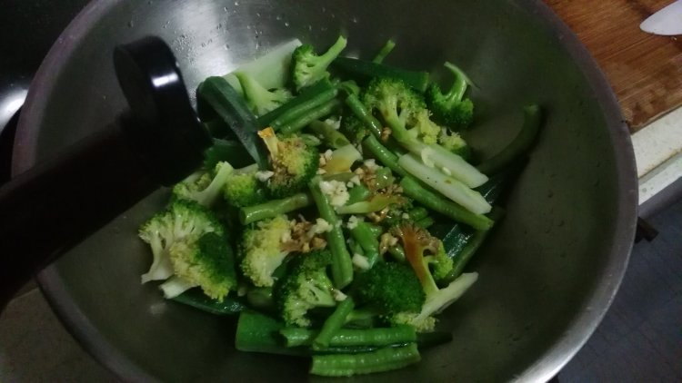 白灼时蔬步骤7