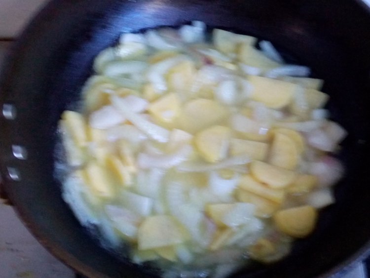 土豆洋葱煮咖喱步骤5