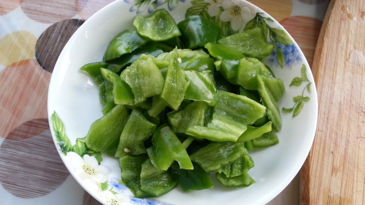 辣椒炒土豆片步骤2