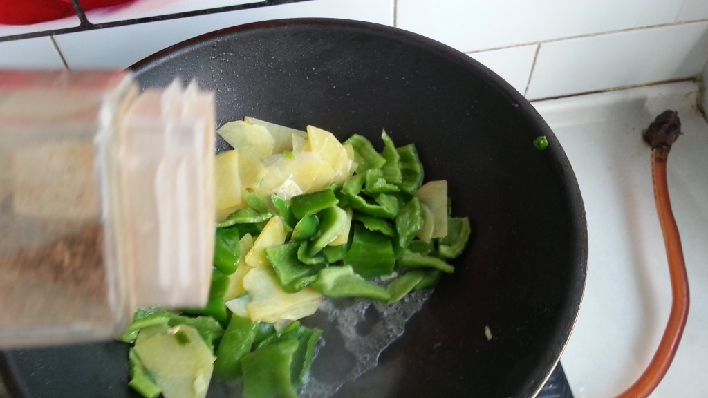 辣椒炒土豆片步骤7