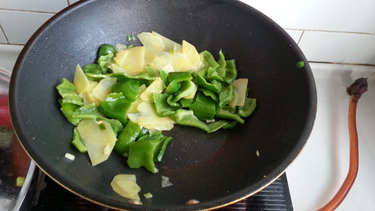 辣椒炒土豆片步骤6