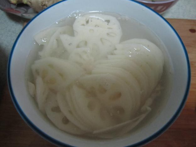 炝拌藕片步骤1