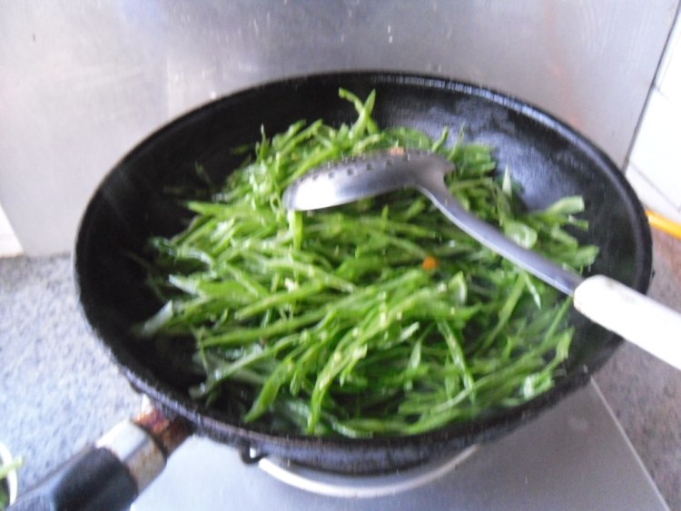 鲜味扁豆丝步骤3