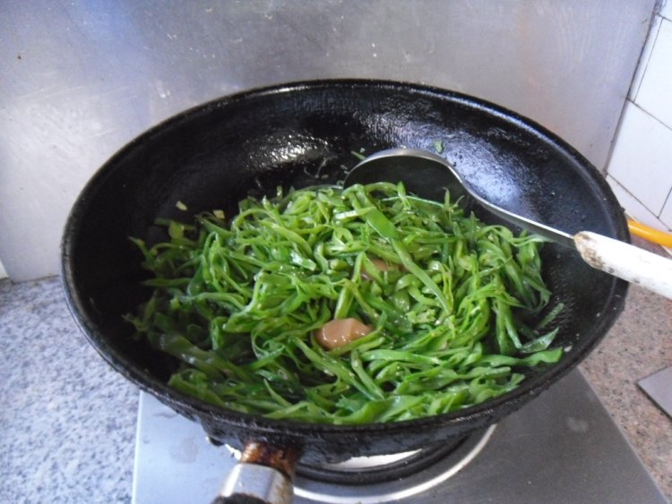 鲜味扁豆丝步骤9