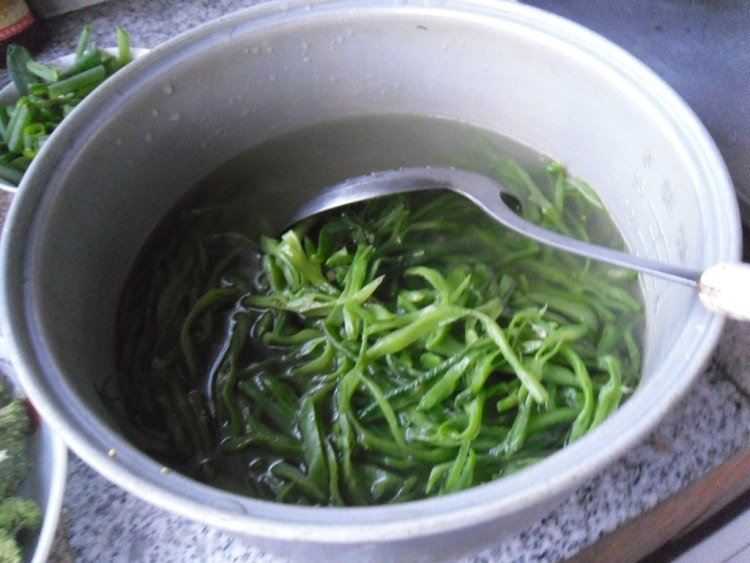 鲜味扁豆丝步骤5