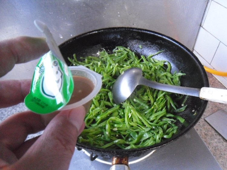 鲜味扁豆丝步骤8