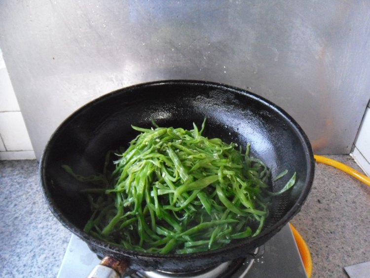 鲜味扁豆丝步骤7