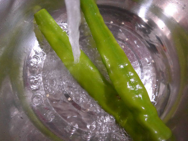 尖椒茭白炒玉米粒步骤4