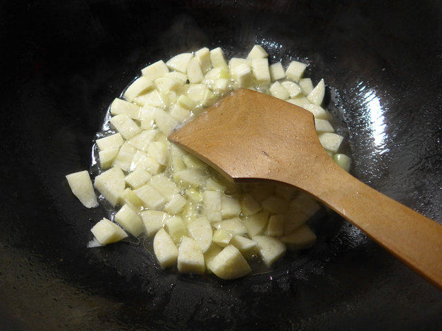 尖椒茭白炒玉米粒步骤8