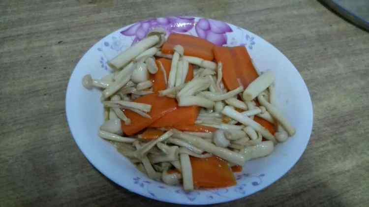 白玉菇炒胡萝卜步骤6