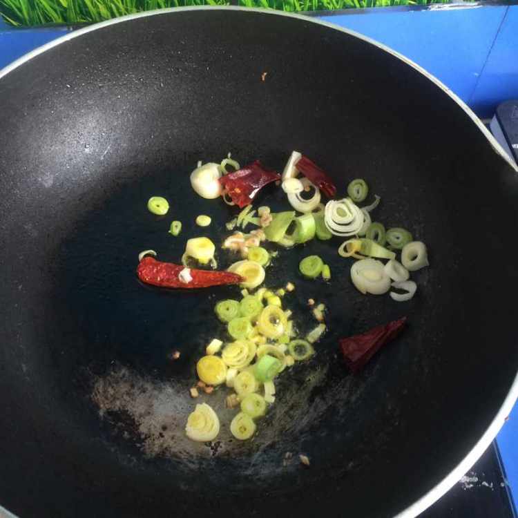 简单黑白菜步骤9