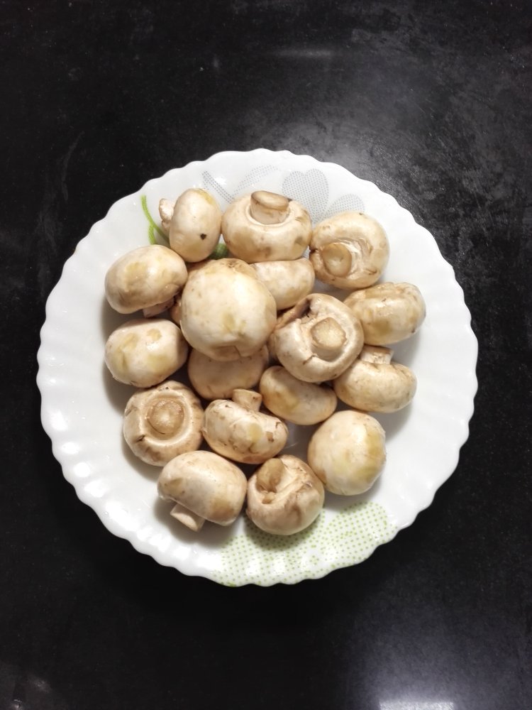 白蘑菇扒油菜步骤1