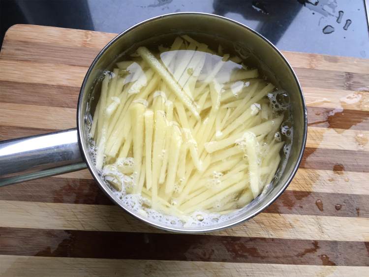 土豆青椒丝步骤2