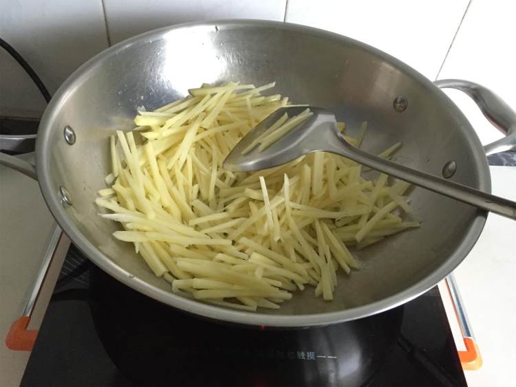 土豆青椒丝步骤4