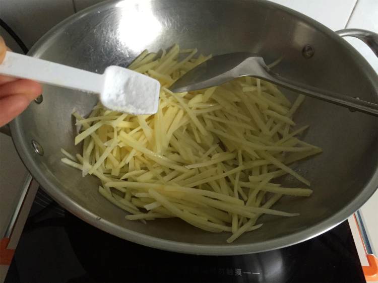 土豆青椒丝步骤5