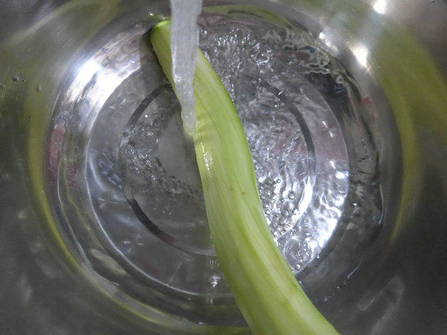 蘑菇煮夜开花步骤2